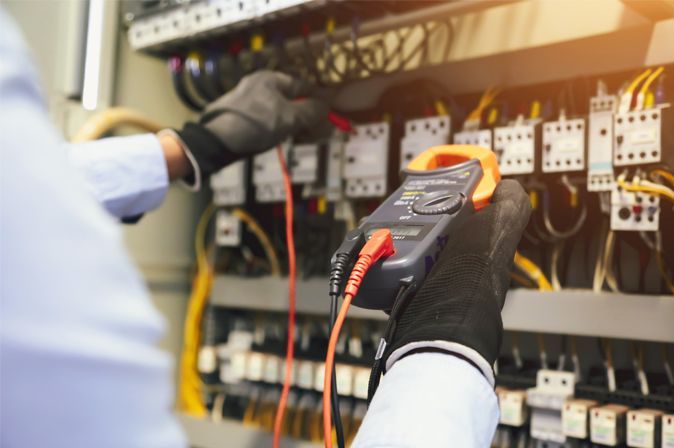 Контактное напряжение в кабельных соединениях: причины, последствия и способы снижения